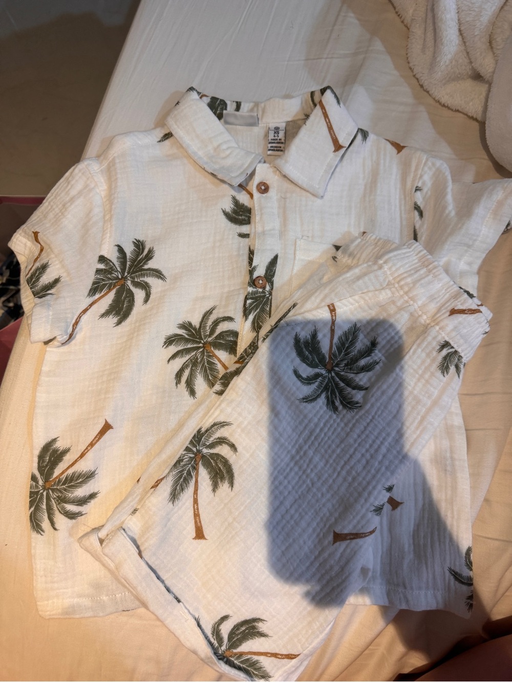 Source Unknown White Palm-Print Button-Down Shirt